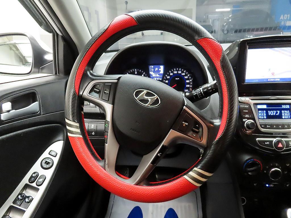 HYUNDAI Accent - Vista 7