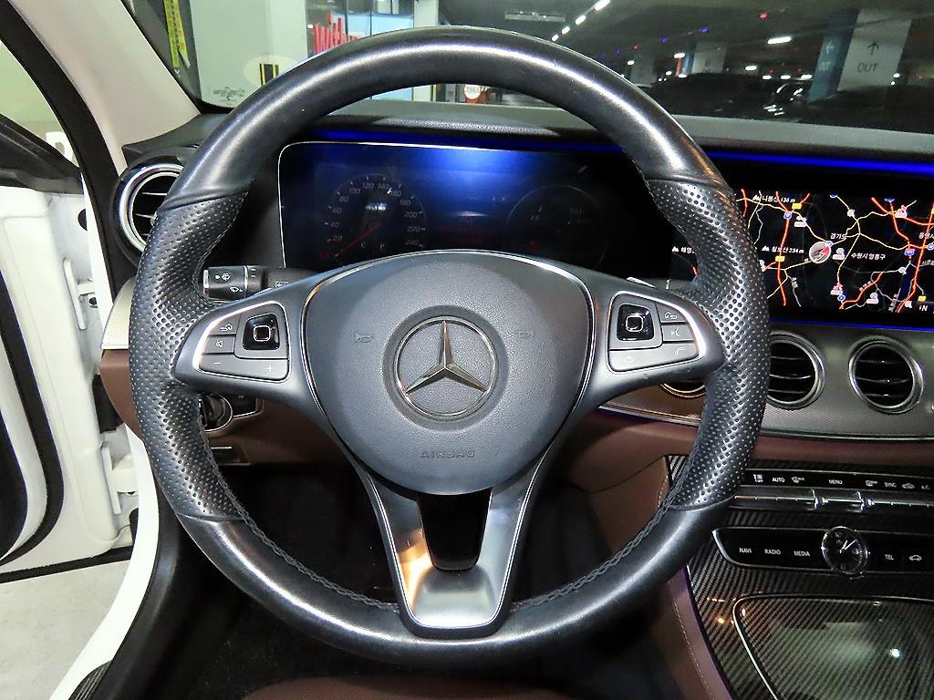 Mercedes Benz E class - Vista 8