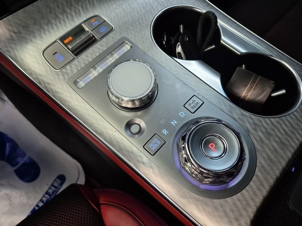 Genesis GV70 - Vista 8