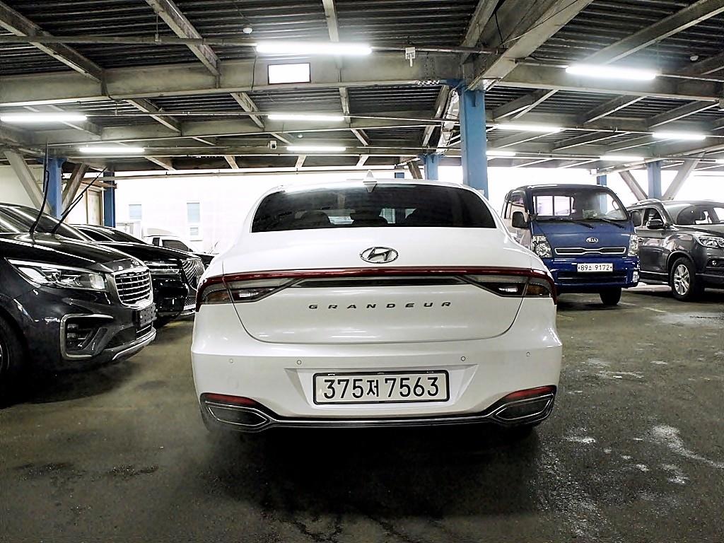 HYUNDAI Grandeur - Vista 5