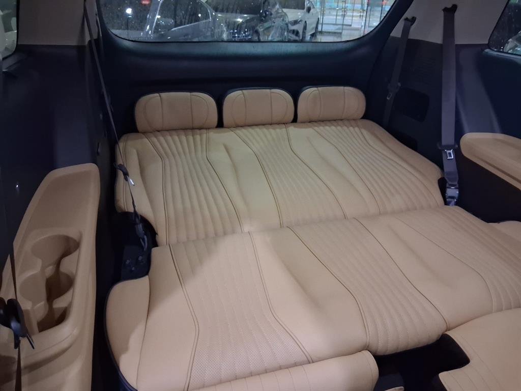KIA Carnival - Vista 10