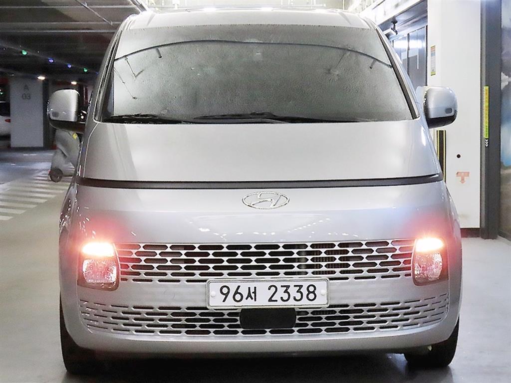 HYUNDAI Staria - Vista 2