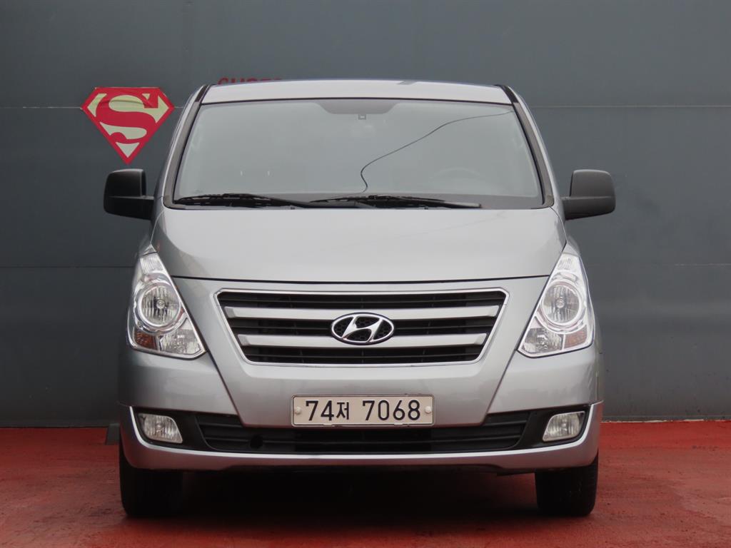 HYUNDAI Starex - Vista 3