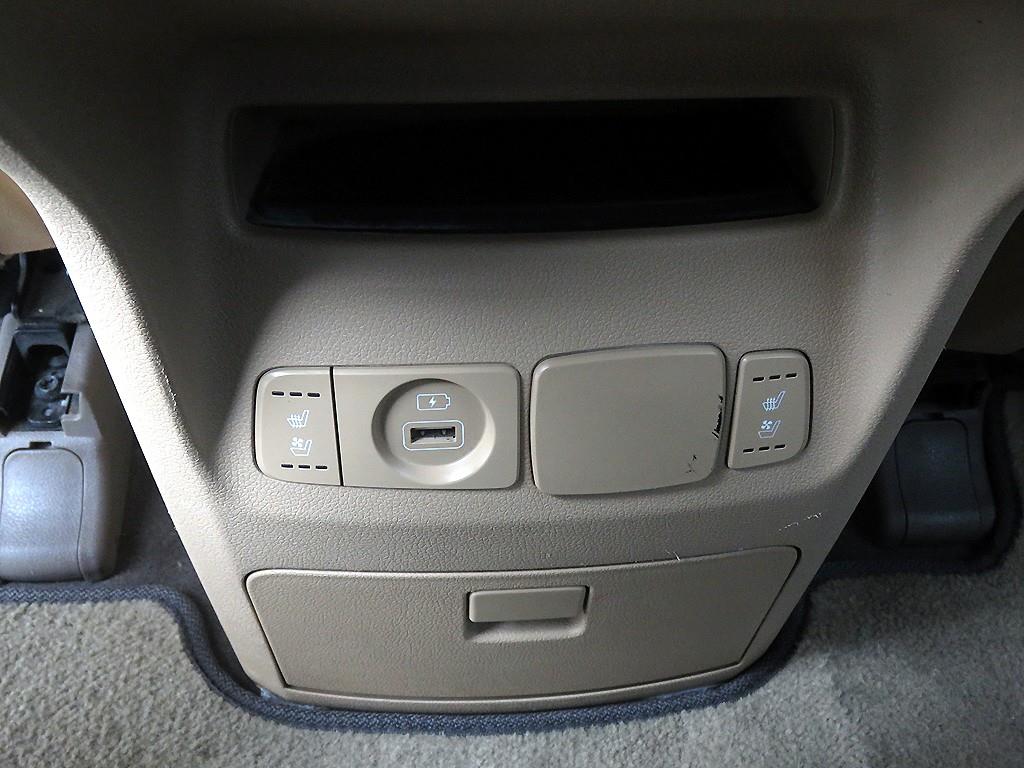KIA Carnival - Vista 11