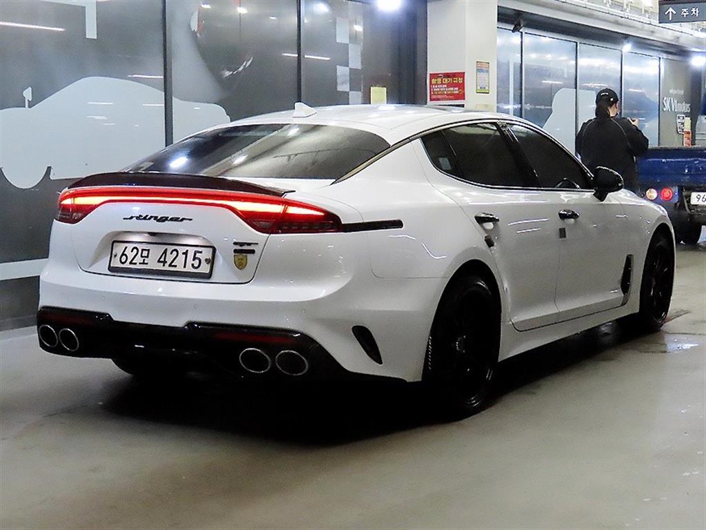 KIA Stinger - Vista 4