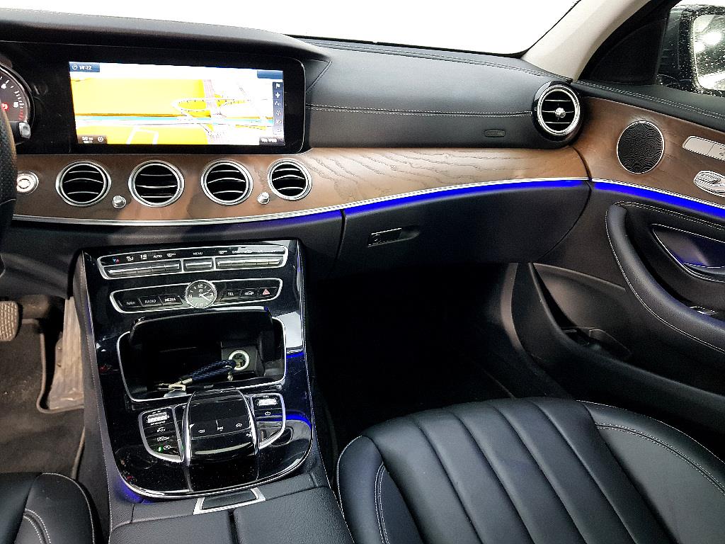 Mercedes Benz E class - Vista 9