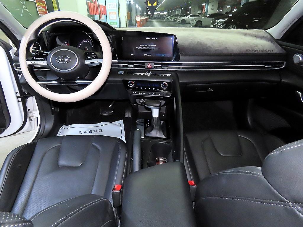HYUNDAI Avante - Vista 10