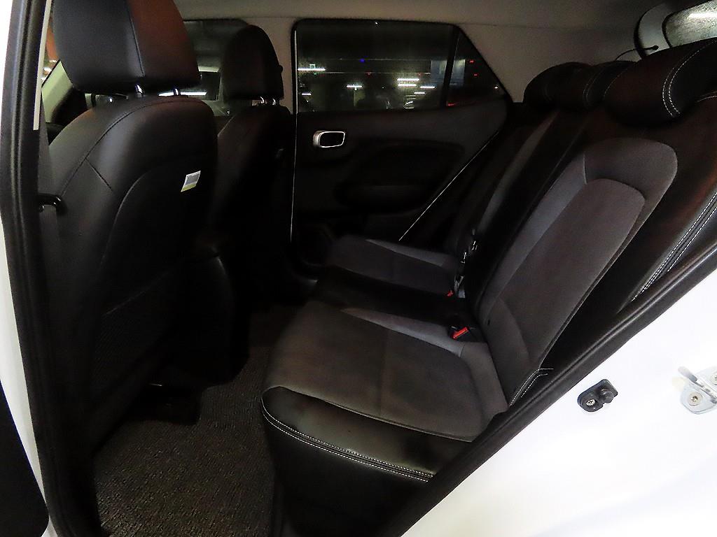 HYUNDAI Venue - Vista 7