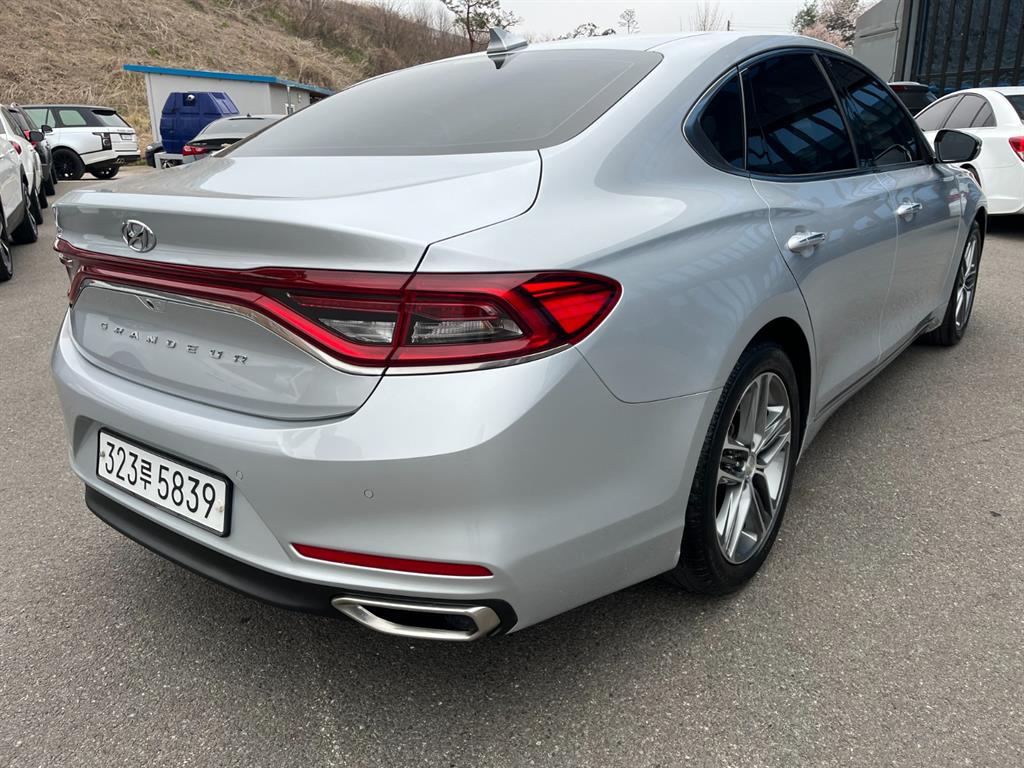 HYUNDAI Grandeur - Vista 4