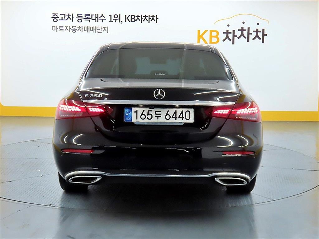 Mercedes Benz E class - Vista 3