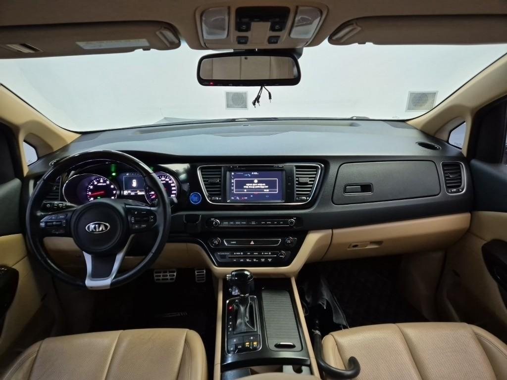 KIA Carnival - Vista 7