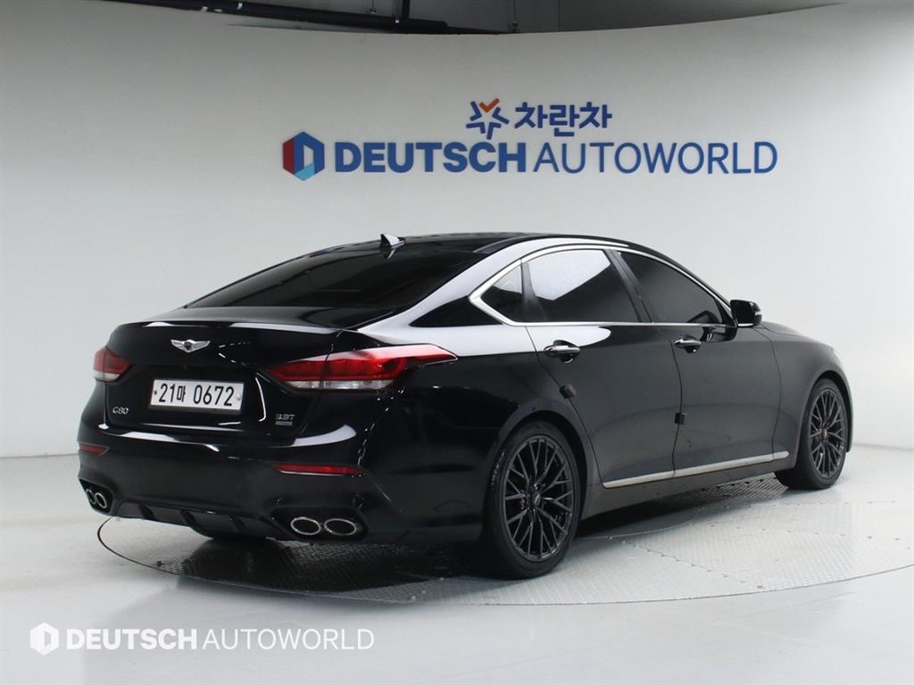 HYUNDAI Genesis - Vista 2