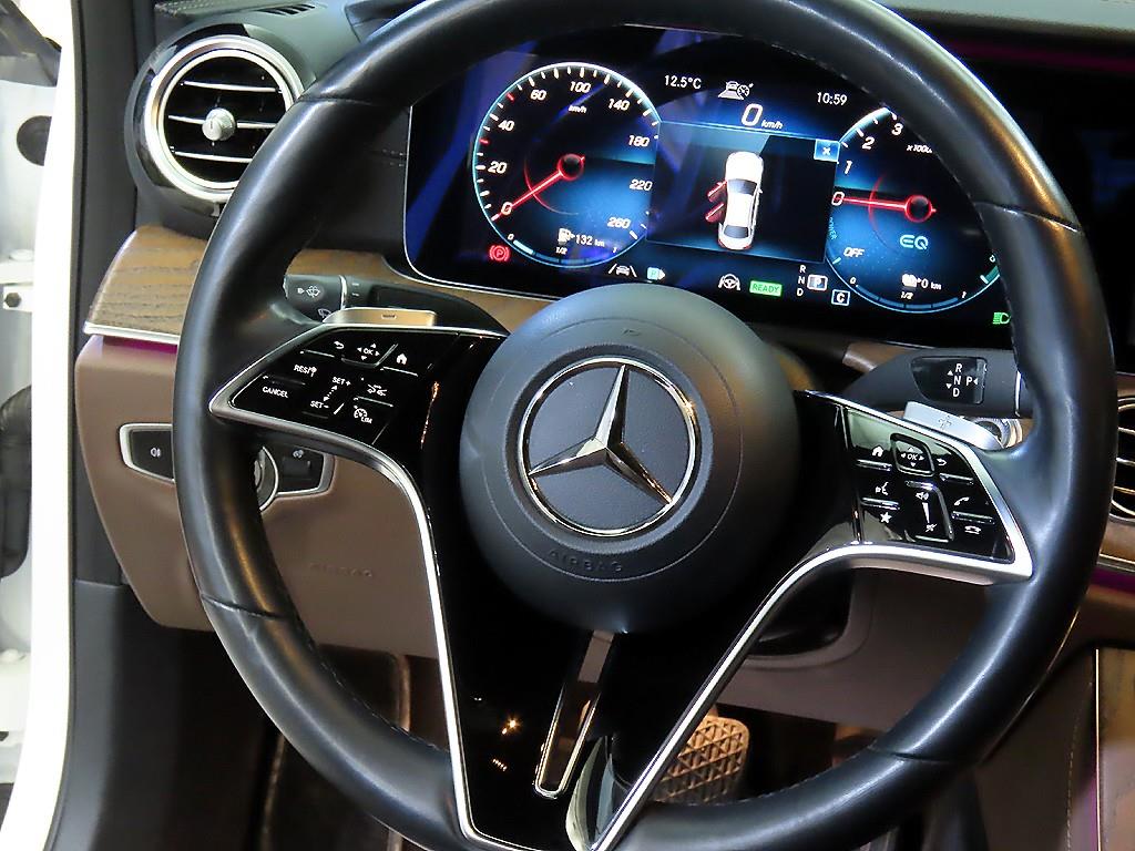 Mercedes Benz E class - Vista 8