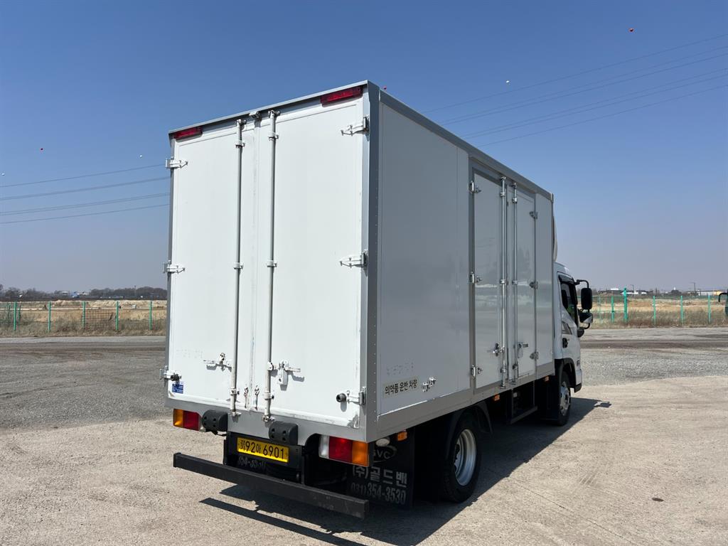 medium and large cargo truck - Vista 3