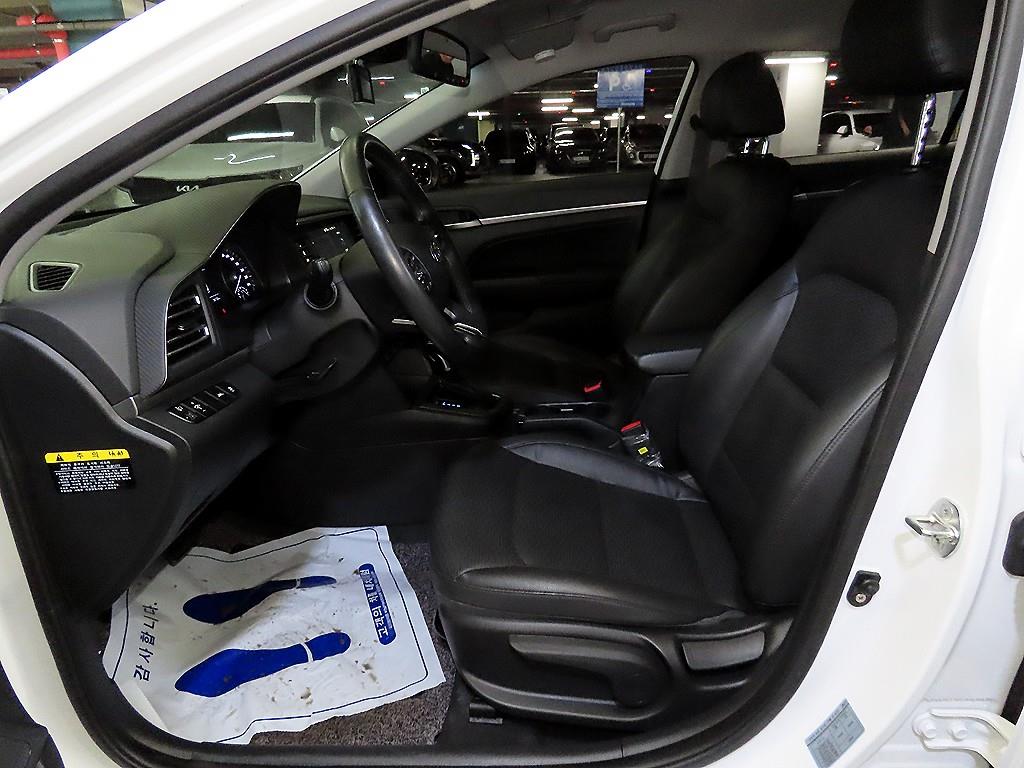 HYUNDAI Avante - Vista 6