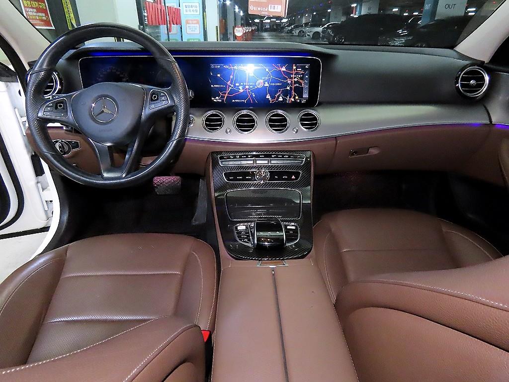 Mercedes Benz E class - Vista 10