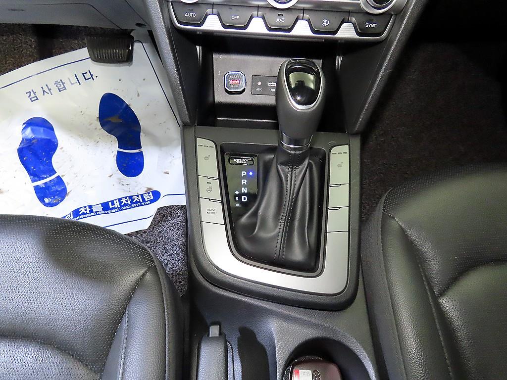 HYUNDAI Avante - Vista 12