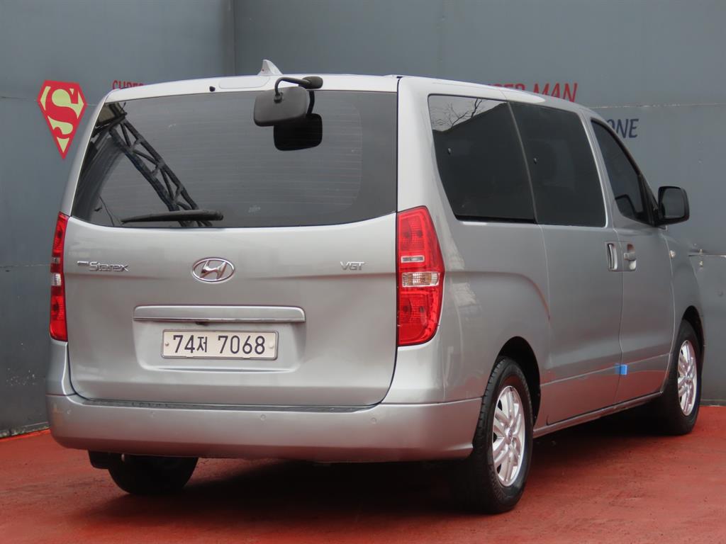 HYUNDAI Starex - Vista 5