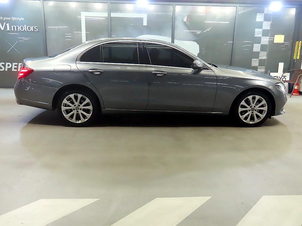 Mercedes Benz E class - Vista 3