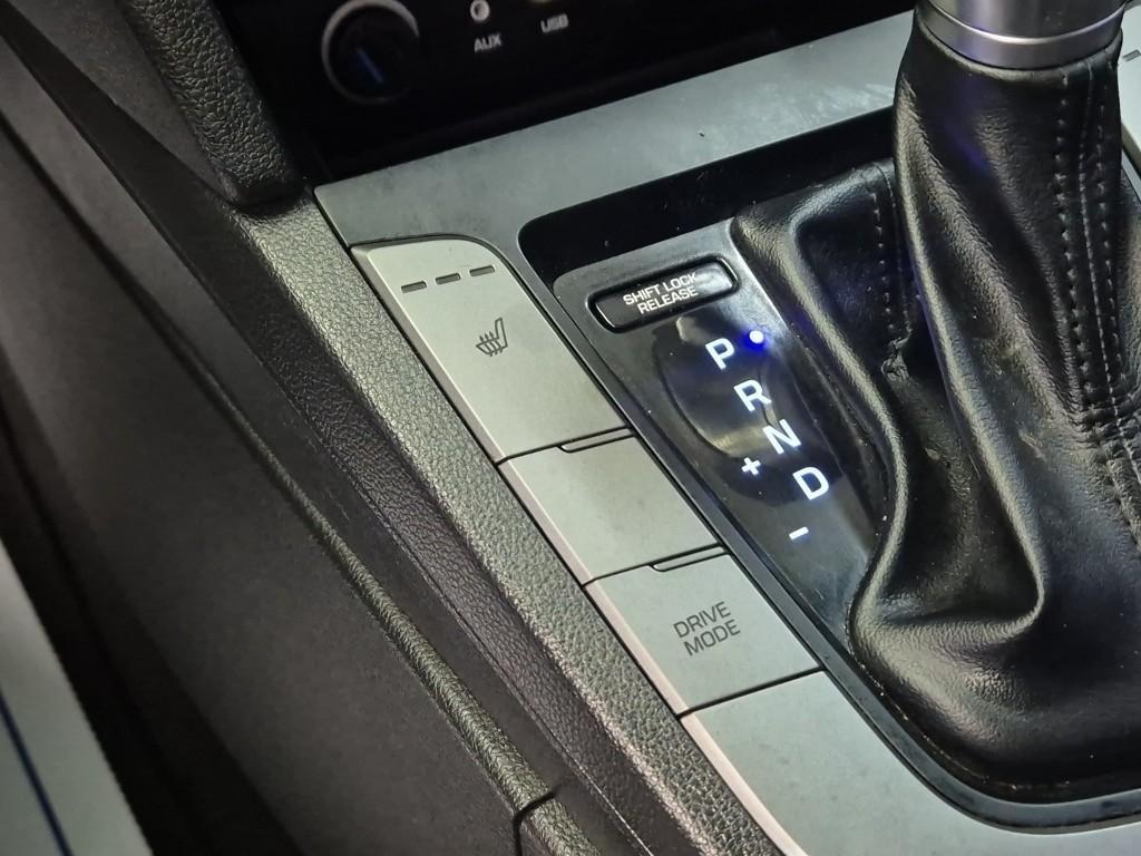 HYUNDAI Avante - Vista 10