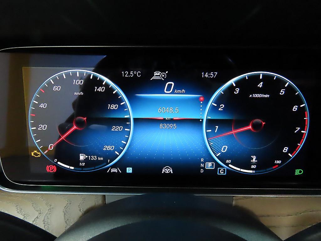 Mercedes Benz E class - Vista 8