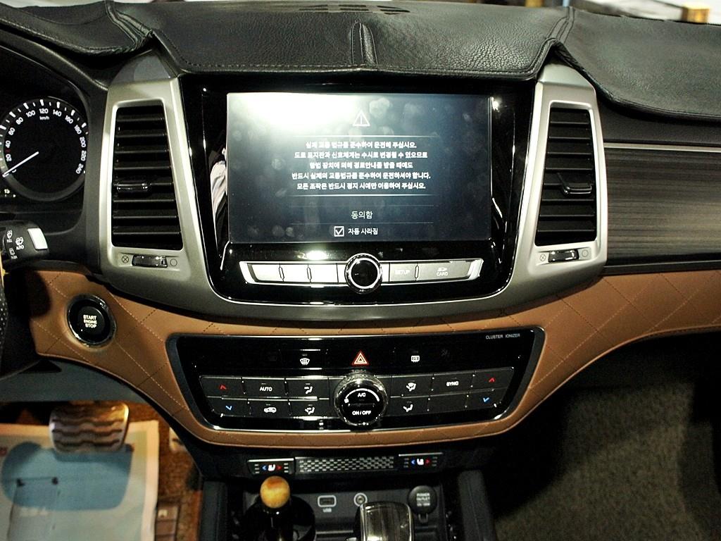 Ssangyong Rexton 2018 Negro - Importación desde Corea - HF Imports Iquique - Foto 10