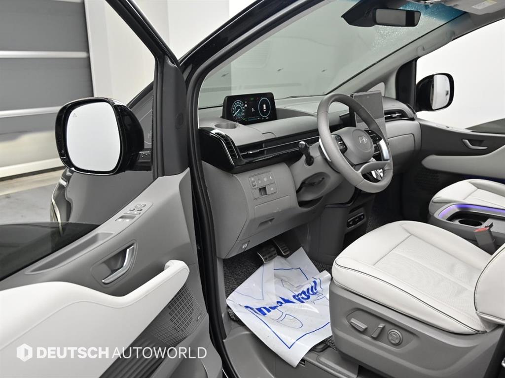 HYUNDAI Staria - Vista 11