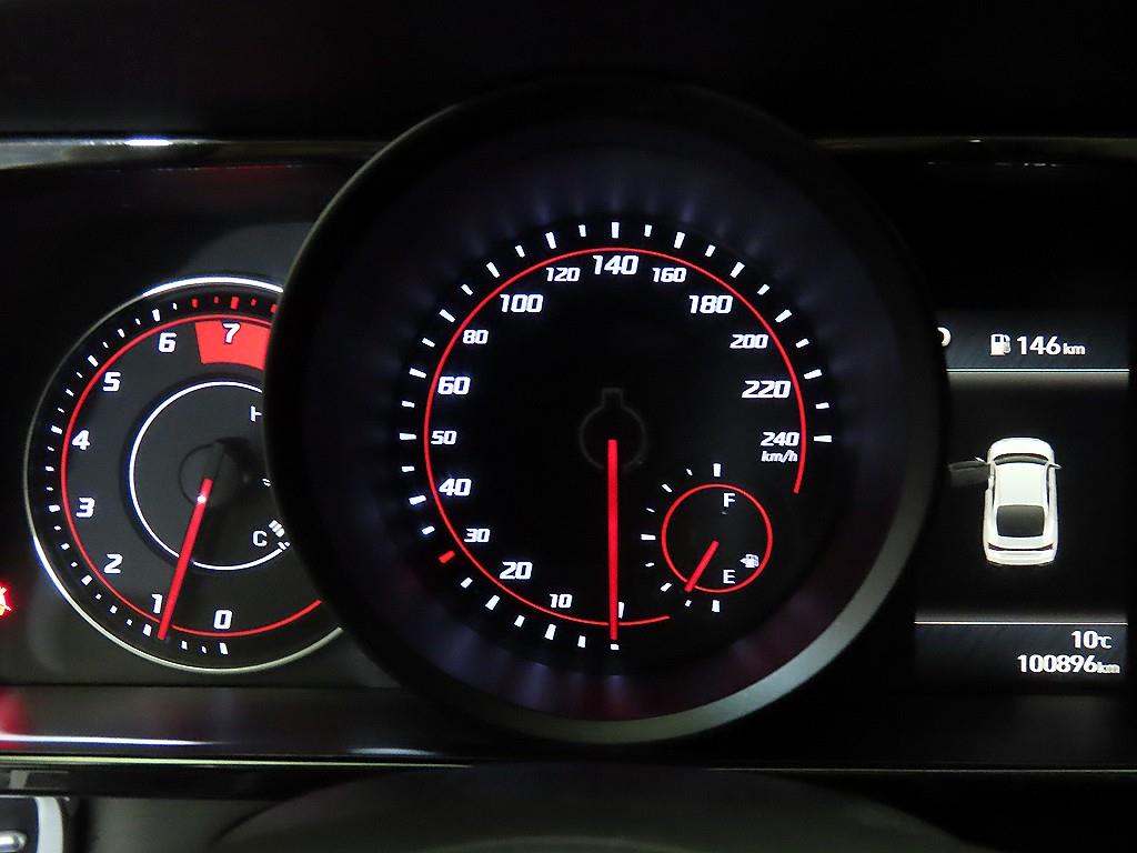 HYUNDAI Avante - Vista 9