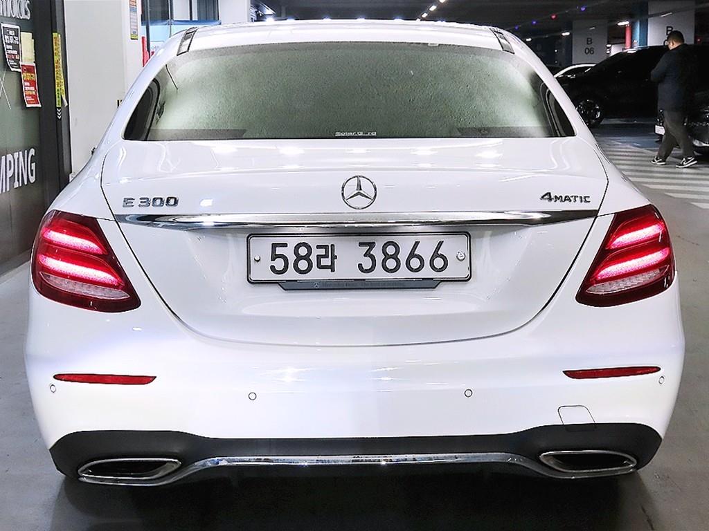 Mercedes Benz E class - Vista 5