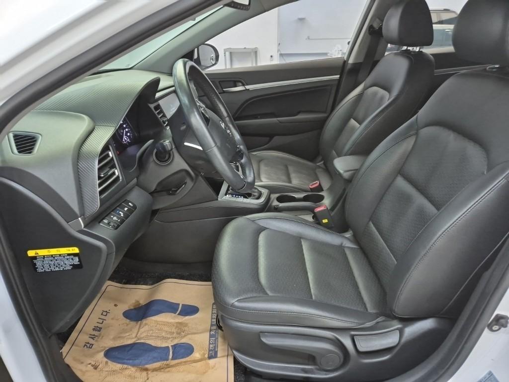 HYUNDAI Avante - Vista 11