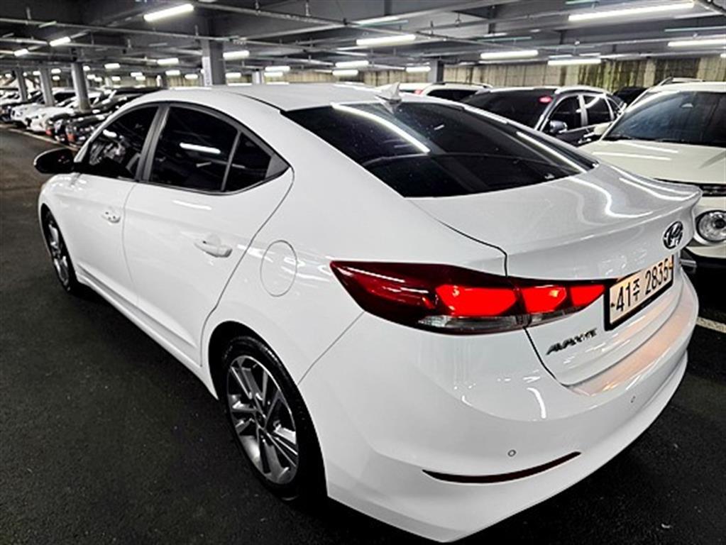 HYUNDAI Avante - Vista 4