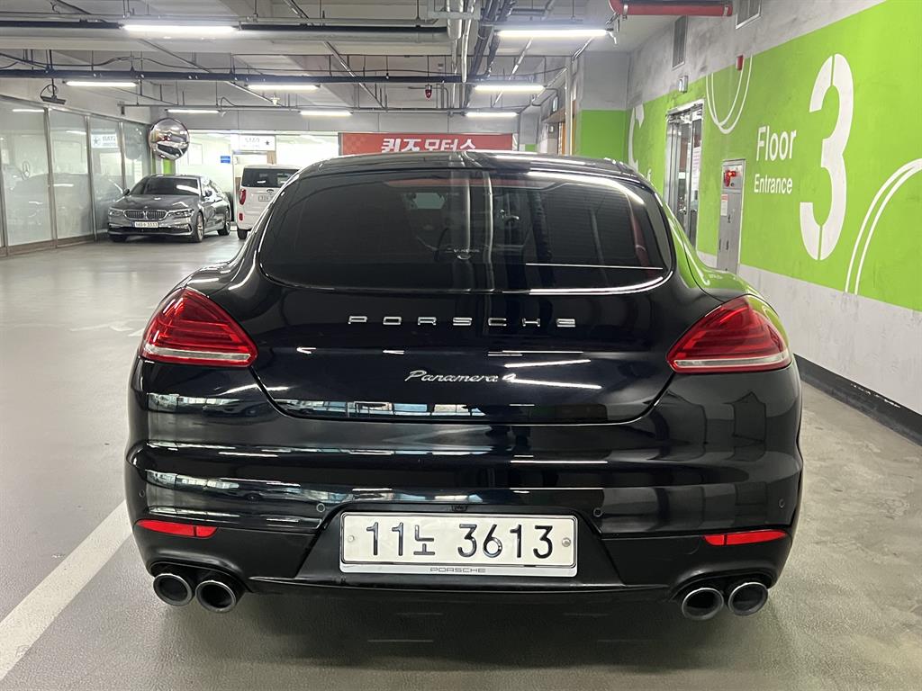 Porsche Panamera - Vista 4