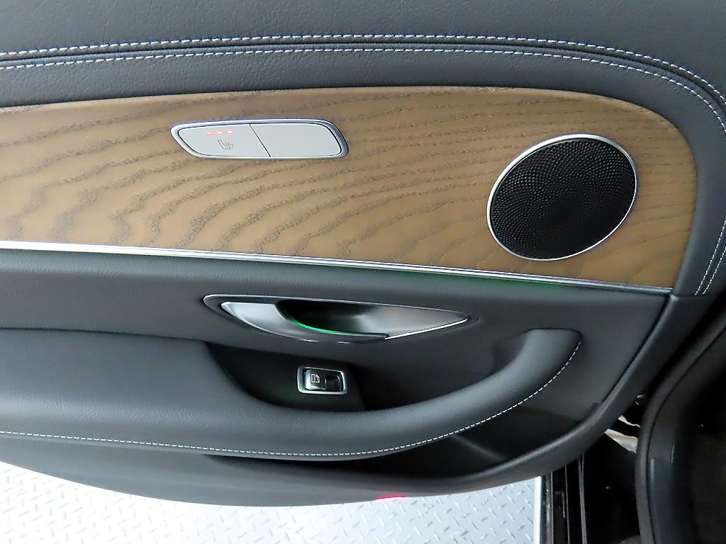 Mercedes Benz E class - Vista 12