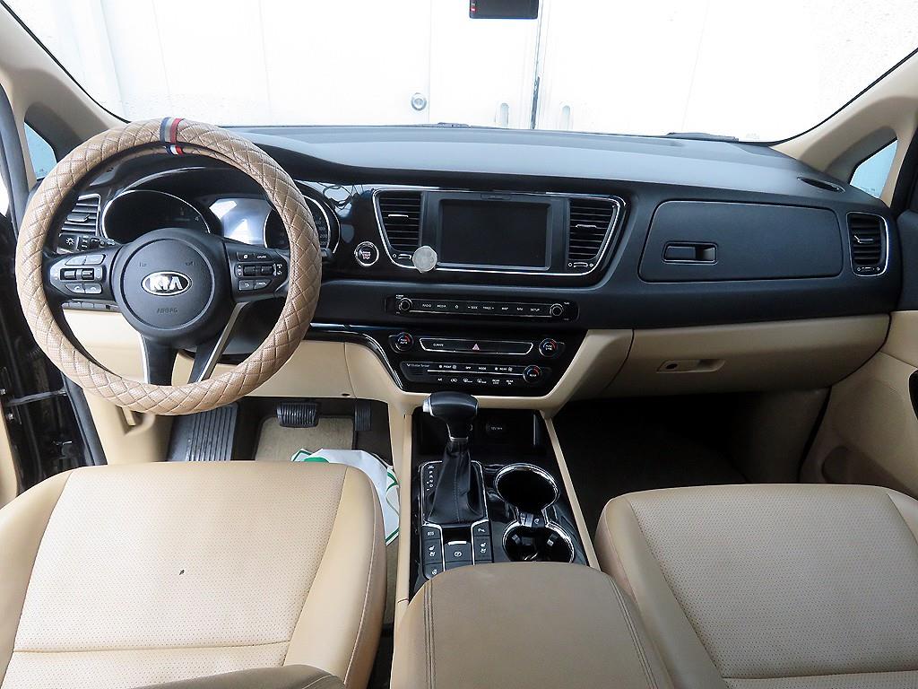 KIA Carnival - Vista 10