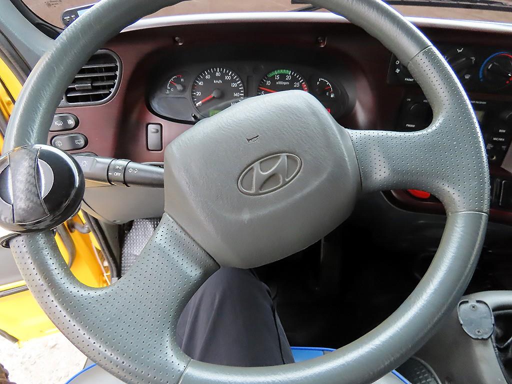 medium and large bus Hyundai bus - Vista 11