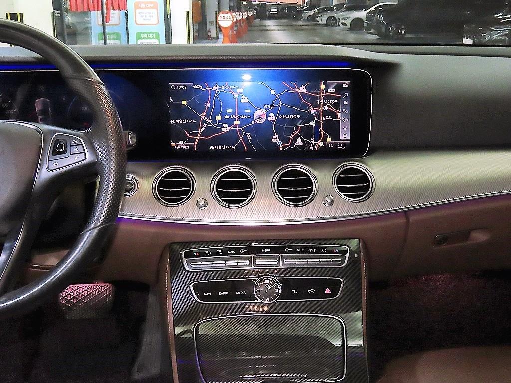 Mercedes Benz E class - Vista 11