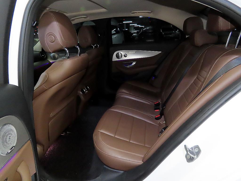 Mercedes Benz E class - Vista 7