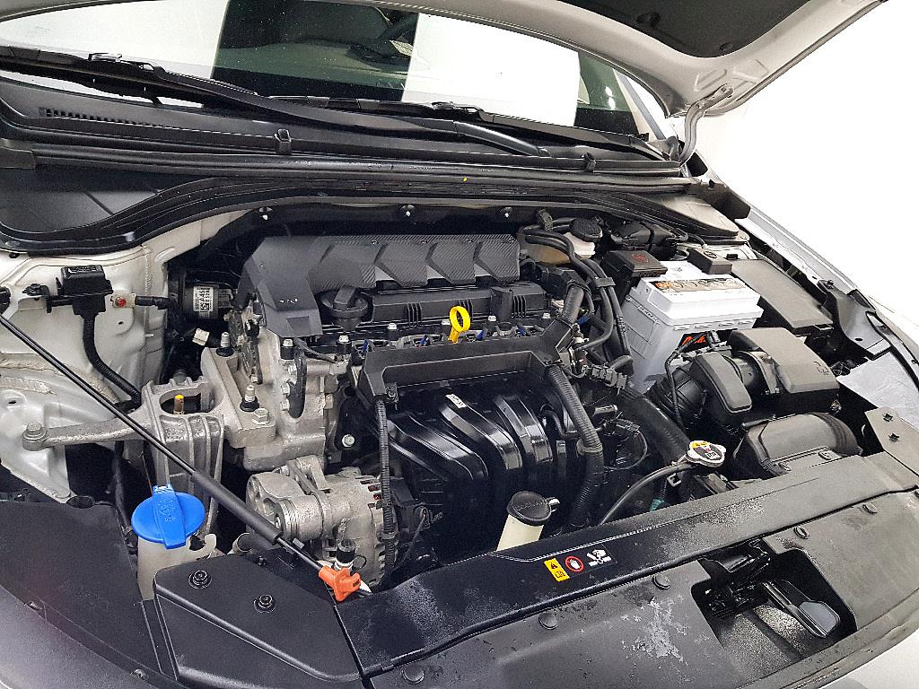 HYUNDAI Avante - Vista 6