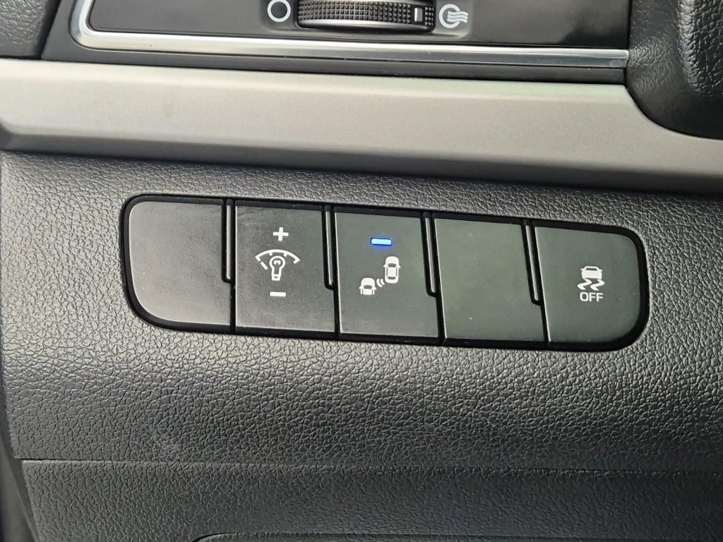 HYUNDAI Avante - Vista 12