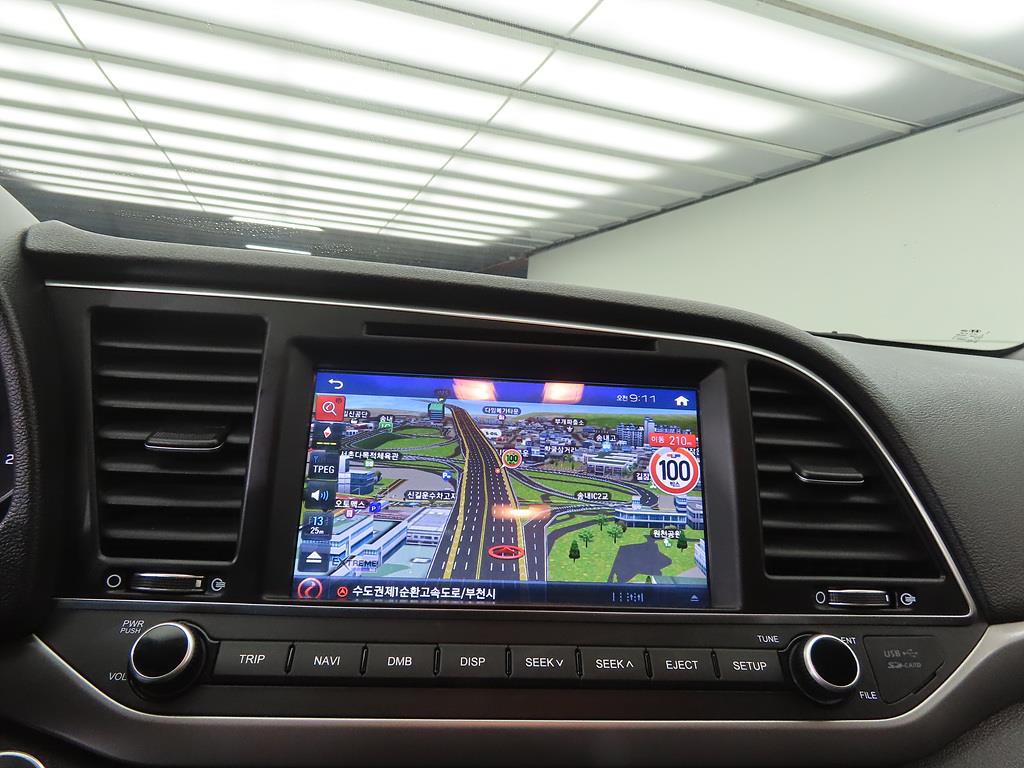 HYUNDAI Avante 2018 Blanco - Importación desde Corea - HF Imports Iquique - Foto 13