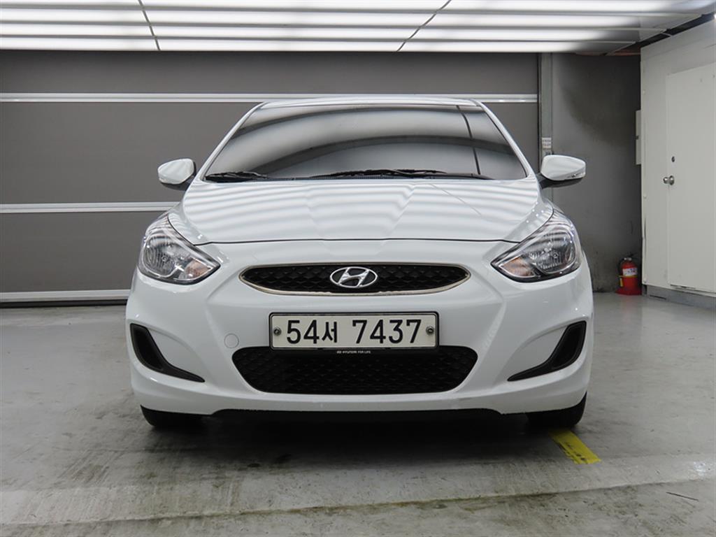 HYUNDAI Accent - Vista 2
