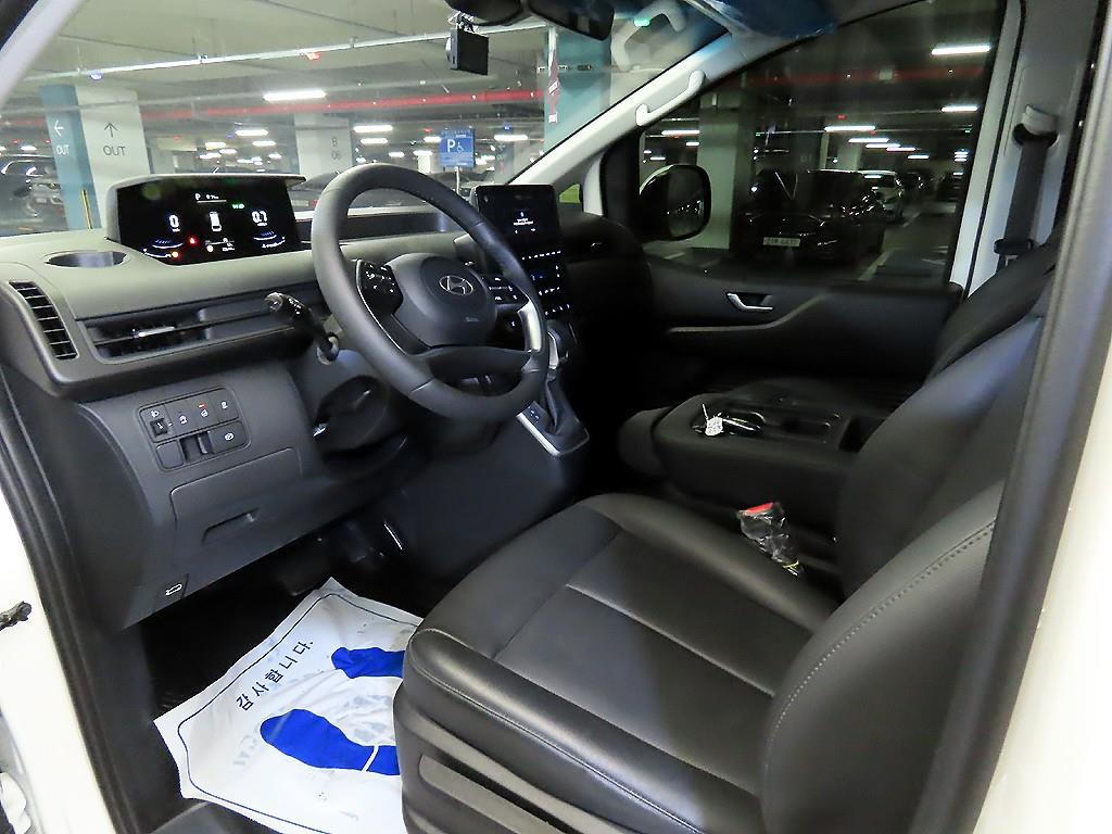 HYUNDAI Staria - Vista 10