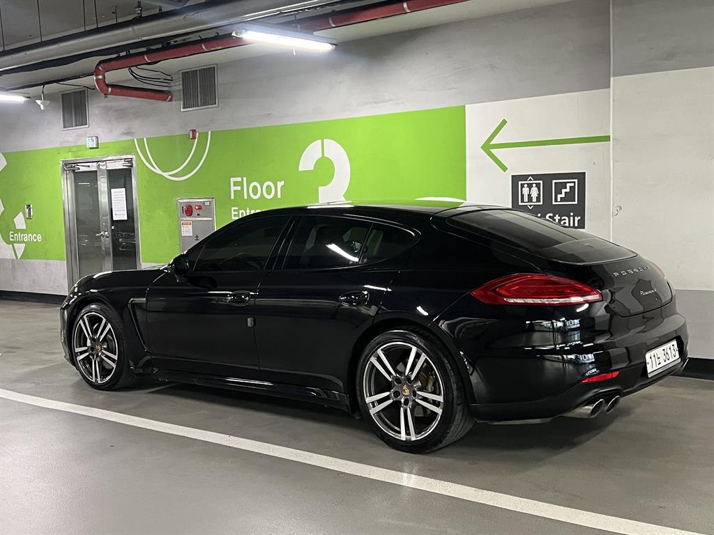 Porsche Panamera - Vista 3