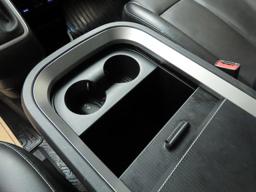 HYUNDAI Staria - Vista 11