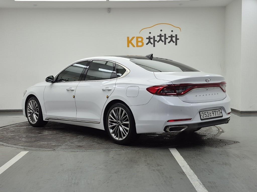 HYUNDAI Grandeur - Vista 3