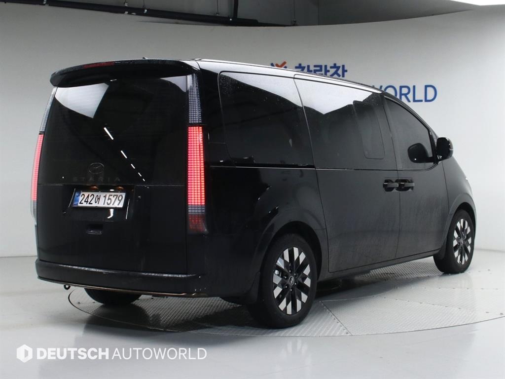 HYUNDAI Staria - Vista 2