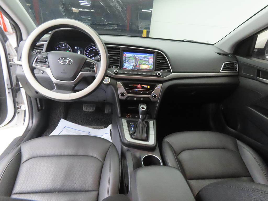 HYUNDAI Avante - Vista 7