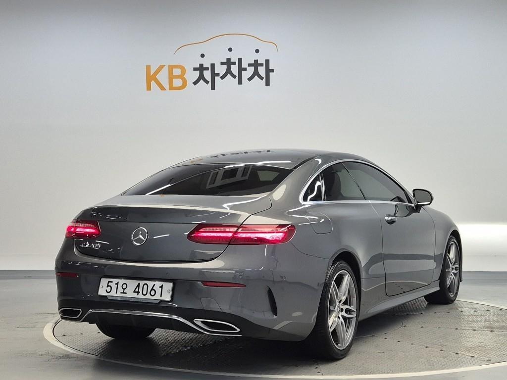 Mercedes Benz E class - Vista 3