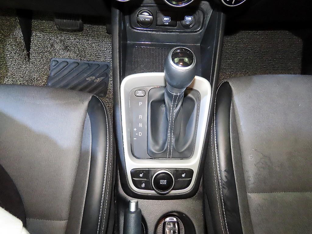 HYUNDAI Venue - Vista 12