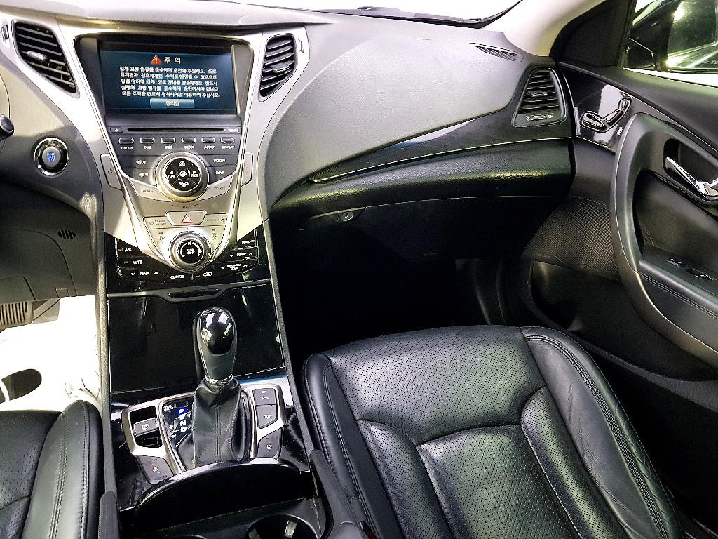 HYUNDAI Grandeur - Vista 10